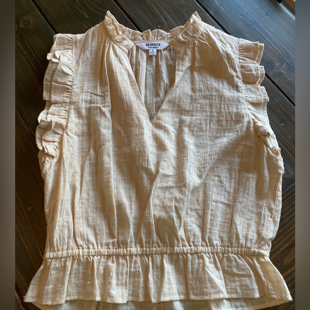 BB Dakota woman’s blouse size small